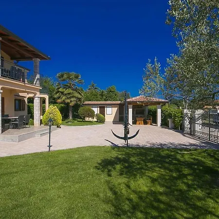 Nyaraló Saladinka 2 *